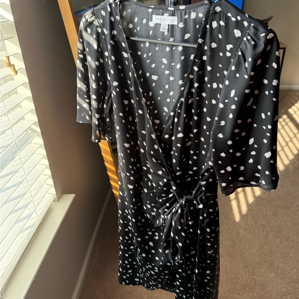 Socialite mini wrap black and write fress